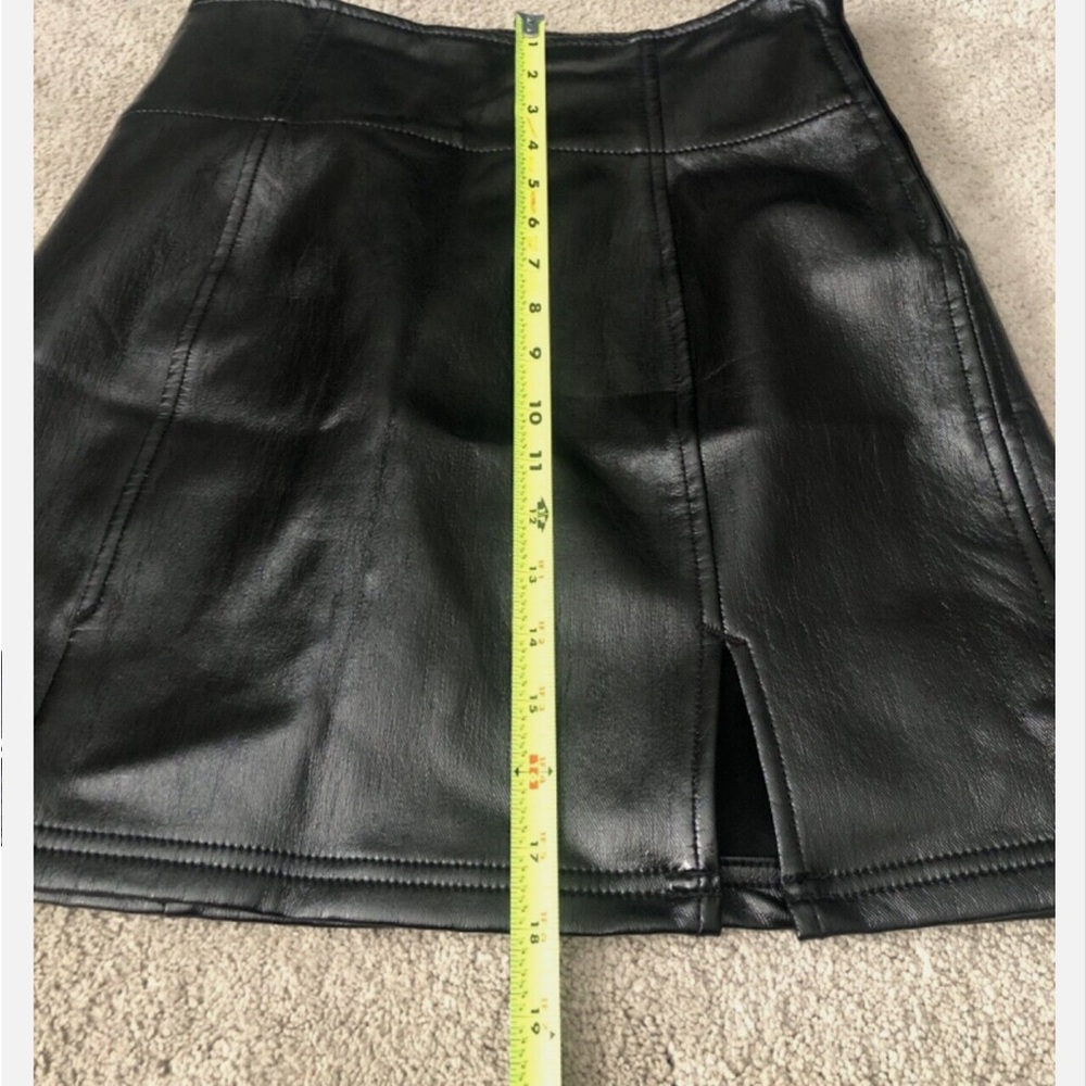 Free People Mini Skirt Black Shiny Coated Denim Size 8 Holding Onto‎ A Dream - Picture 6 of 12